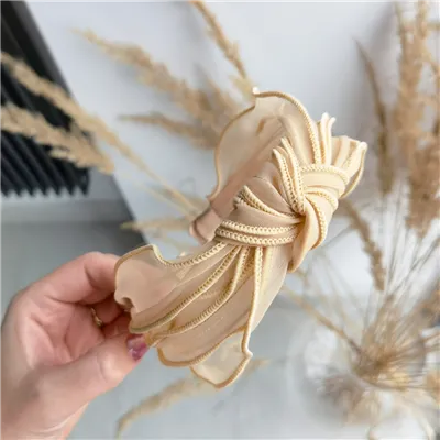 Elegantní turbanová čelenka do vlasů Zvrásněná tkanina s uzlem Julia cream