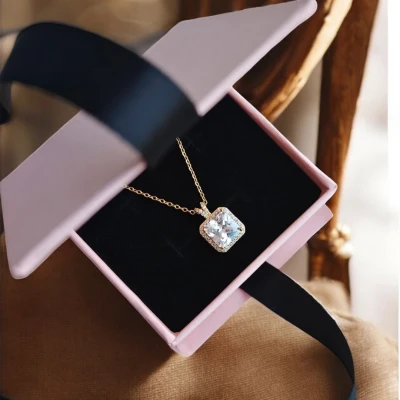 Náhrdelník z nerezové oceli Timeless Elegance v dárkové krabičce