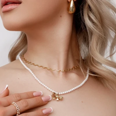 Náhrdelník z nerezové oceli Wavy Gold Elegance