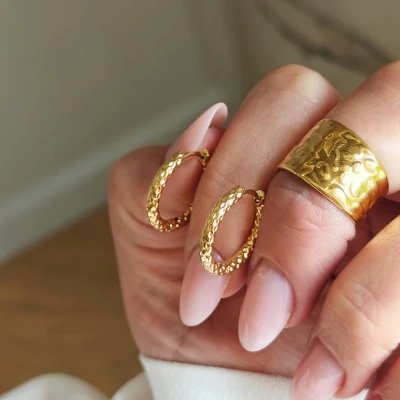 Náušnice "Hammered Hoops" - malé tepané kruhy | 14karátové zlato | Nerezová ocel