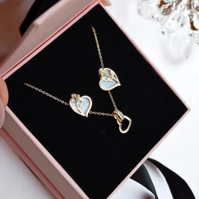 Sada "Srdce a růže" - náušnice a náhrdelník ve zlatě s elegantní krabičkou
